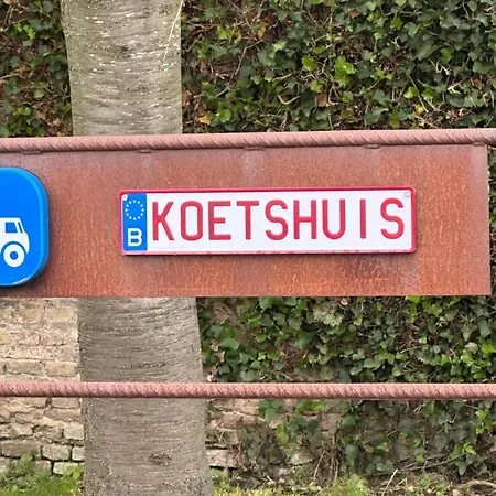 Holiday home Koetshuis